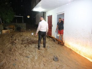 Yomra’da Şiddetli Yağış Su Baskınlarına Neden Oldu