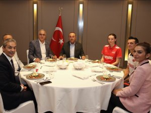Dışişleri Bakanı Çavuşoğlu, Belgrad’da Filenin Sultanları’yla Buluştu