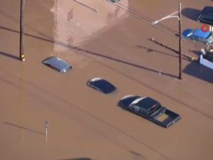 Abd’de Sel Felaketi: Ana Yollar Ve Yerleşim Alanları Sular Altında Kaldı