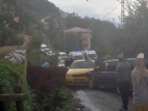 Giresun’da Taksi İle Otomobil Çarpıştı: 3 Yaralı