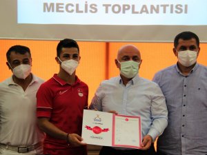 Olimpiyat İkincisi Eray Şamdan’a Daire Hediye Edildi