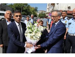 Isid'in Rehin Aldığı Polis Çiçekle Karşılandı