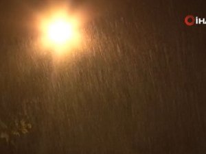 İ̇stanbul’da Gece Saatlerinde Yağmur Etkili Oldu