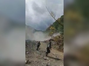 Sel Bölgesine Elektrik Götüren Ekip Heyelanda Can Pazarı Yaşadı