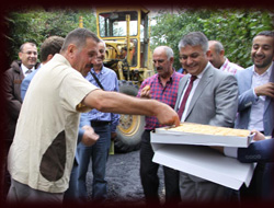 Özel İdarede İşçilere Tatlı Ziyaret