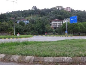 Bu Kavşak Kazalara Davetiye Çıkartıyor