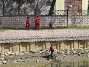 Porsuk Çayı’nda Sular Çekildi, Kirlilik Ortaya Çıktı