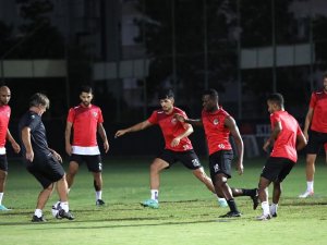 Bülent Korkmaz, Alanyaspor İle İlk Antrenmanına Çıktı