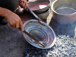 Gümüşhane’nin Tek Kalaycısı Da Mesleği Bırakmak Üzere
