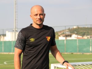 Göztepe’nin Yeni Teknik Direktörü Nestor El Maestro İlk Antrenmanına Çıktı
