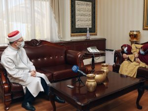 Diyanet İ̇şleri Başkanı Erbaş Siyam İkizleri İle Bir Araya Geldi