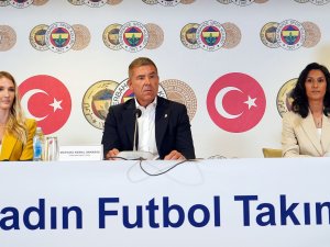 Fenerbahçe Kadın Futbol Takımı’nın İmza Tören Gerçekleştirildi