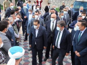 Bakan Dönmez Baba Ocağında