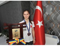 Judo'da Avrupa 3.'sü Olan Gülkader'den Teşekkür Ziyareti