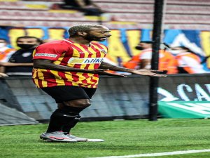 Maneul Fernandes İlk Kez Oynadı