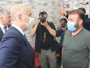 Bakan Karaismailoğlu’nun Tekirdağ’da Berber İle Güldüren Diyaloğu