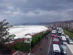 Giresun'da Fırtına sonrası Karadeniz Sahil Yolu Ulaşıma açıldı