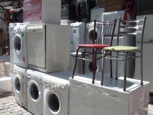 İ̇kinci El Eşyacı Ve Spotçular Öğrencileri Bekliyor