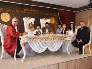 5 Dakika Arayla Evlenen Kuzenler Birbirlerine Nikah Şahidi Oldu