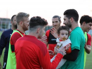 Sivasspor’un Kalecisi Muammer’e Sürpriz Doğum Günü Kutlaması