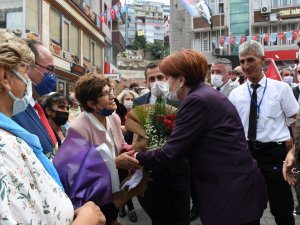 İ̇yi̇ Parti Genel Başkanı Meral Akşener, Artvin’de Esnafı Ziyaret Etti