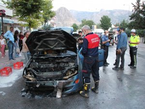 Amasya’da Seyir Halindeki Otomobil Alev Alev Yandı