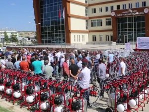 Tunceli’de Çiftçilere Süt Sağım Makinesi Ve Soğutma Tankı Dağıtıldı