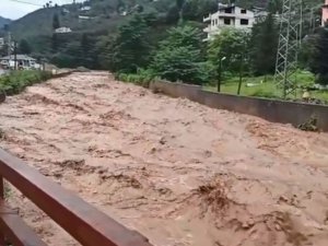 Giresun’da Sağanak Etkili Oldu, Dereler Taştı