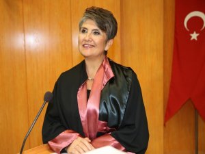 35 Yıl Arayla Aynı Üniversitenin Hem Tıp Hem Hukuk Fakültesini Bitirdi