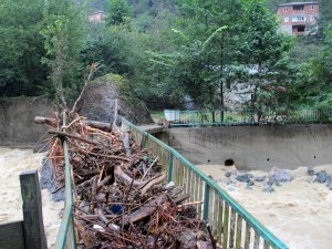 Batlama Deresi Taşınca Büyük Korku Yaşadılar