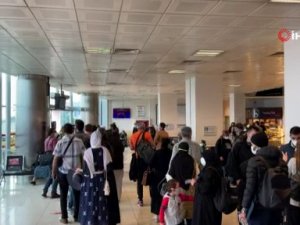 Anadolu Jet Rötarları Yolcuları Mağdur Ediyor