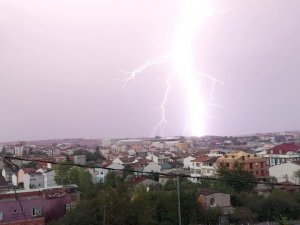 İ̇stanbul’da Beklenen Yağış Başladı