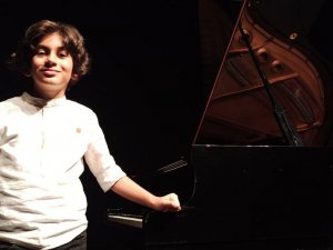 4 Yaşında Piyano Çalmayı Öğrenen 8 Yaşındaki Ali Ödüle Doymuyor