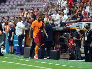 Taraftarlardan Yedlin Ve Babel’e Protesto