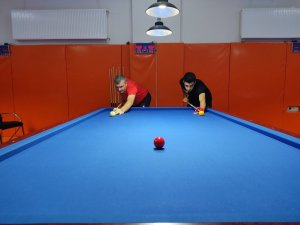 Bilardo Şampiyonasında Oğul Babaya Rakip Oldu