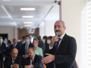 Abdulhamit Gül: “Sözleşmeli Arkadaşlarımızın Kadroya Geçmesi Birinci Meselemiz”