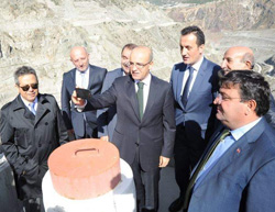Maliye Bakanı Mehmet Şimşek Artvin’de Selfie Çekti