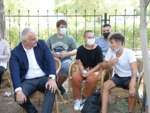 Kültür Ve Turizm Bakanı Ersoy, Gençlerin Davetini Geri Çevirmedi