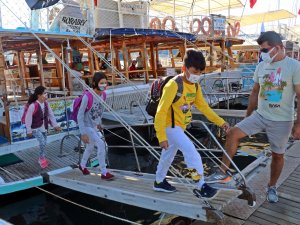 Mavi Yolculuk Gibi Okul Servisi