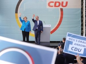 Merkel, Seçime 1 Gün Kala "Almanya’nın İstikrarı" İçin Laschet’e Oy İstedi
