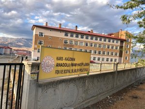 Öğrenciler Ve Öğretmenler Pozitif Çıktı, Okul Kapatıldı