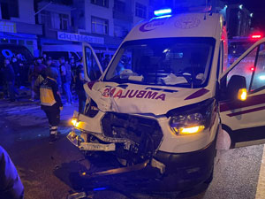 Terme'de ambulans kaza yaptı, 1 kişi yaralandı