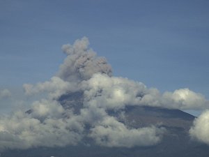 Meksika’daki Popocatepetl Yanardağı Faaliyete Geçti