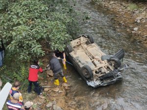 Giresun’da Otomobil Dereye Yuvarlandı: 2 Ölü