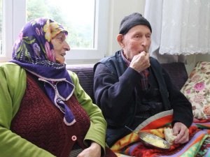 110 Yaşındaki Dursun Ali Dede Uzun Yaşamın Sırrını Her Gün Yediği Bir Kaşık Tereyağına Bağlıyor