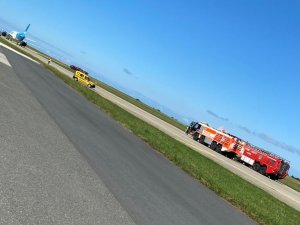 Bu Sabah Kuveyt’ten Havalanan Cezire Havayollarına Ait Uçak, Trabzon Semalarındayken Gelen Bomba İhbarı Üzerine Trabzon Havalimanına Acil İniş Yaptı. Özel Harekat Polisi İnceleme Başlatırken, Havalimanı Geçici Olarak Uçuşa K