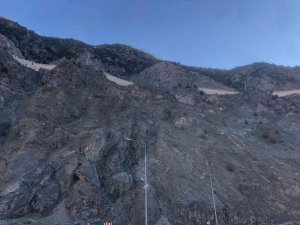 Artvin-Erzurum Karayolu Heyelan Nedeniyle Ulaşıma Kapandı