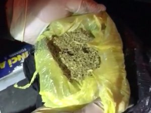 Otomobilin Motor Bölümünde Sakladıkları Uyuşturucu İle Yakalandılar