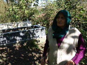 83 Yaşında Fındık Topladı, Parası İle Kendine Mezar Yaptırdı