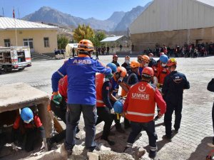 Hakkari’de Gerçeği Aratmayan Deprem Tatbikatı